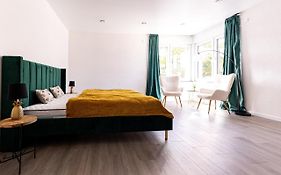 Design Apartment Zentral Fuer 6 In Andernach: Ausblick, Wifi, Kueche